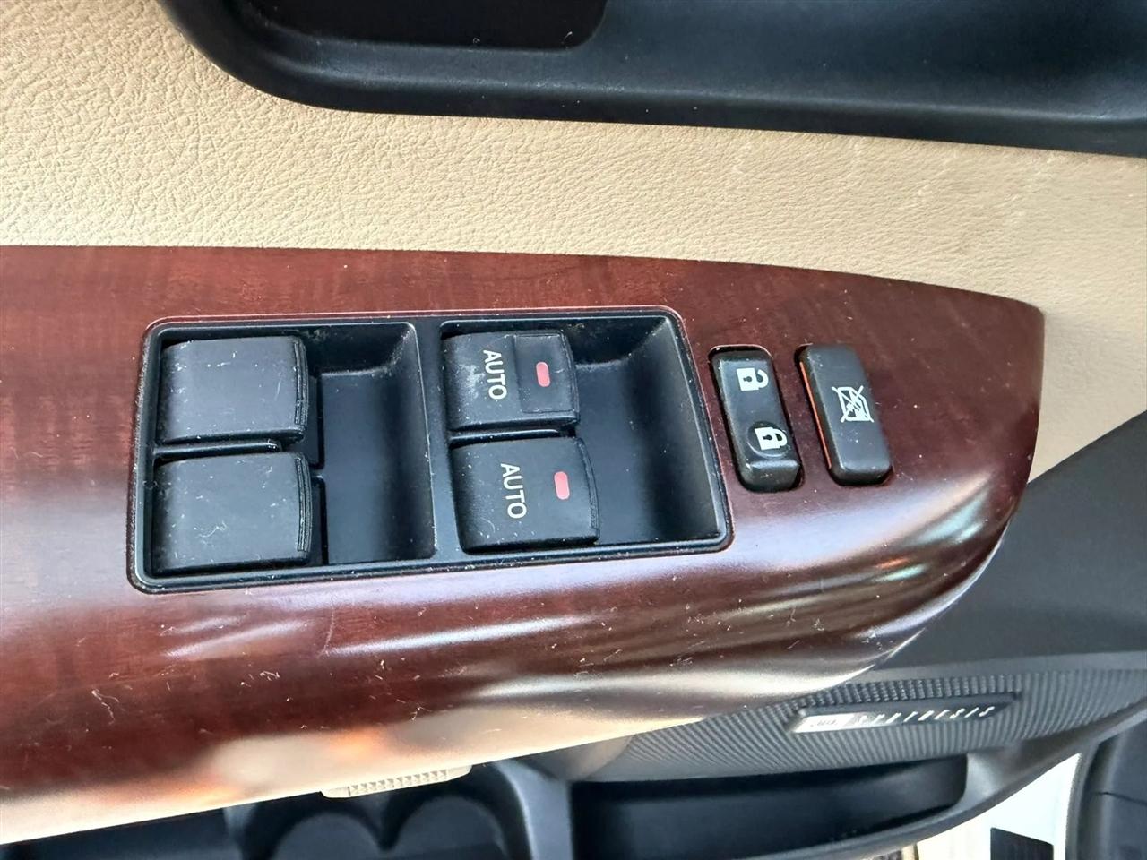 Toyota Sequoia Plantium 4WD FFV 2014