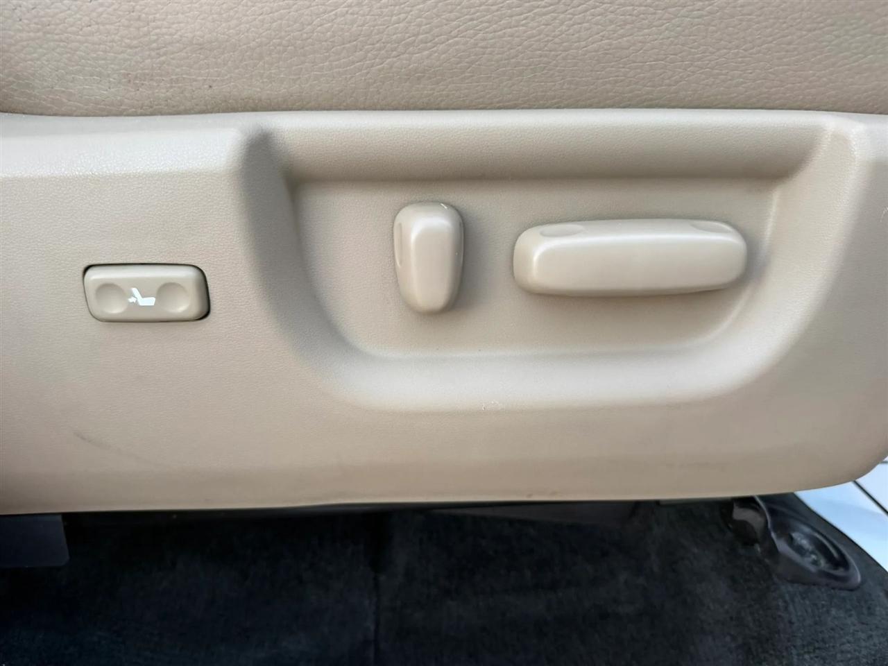 Toyota Sequoia Plantium 4WD FFV 2014