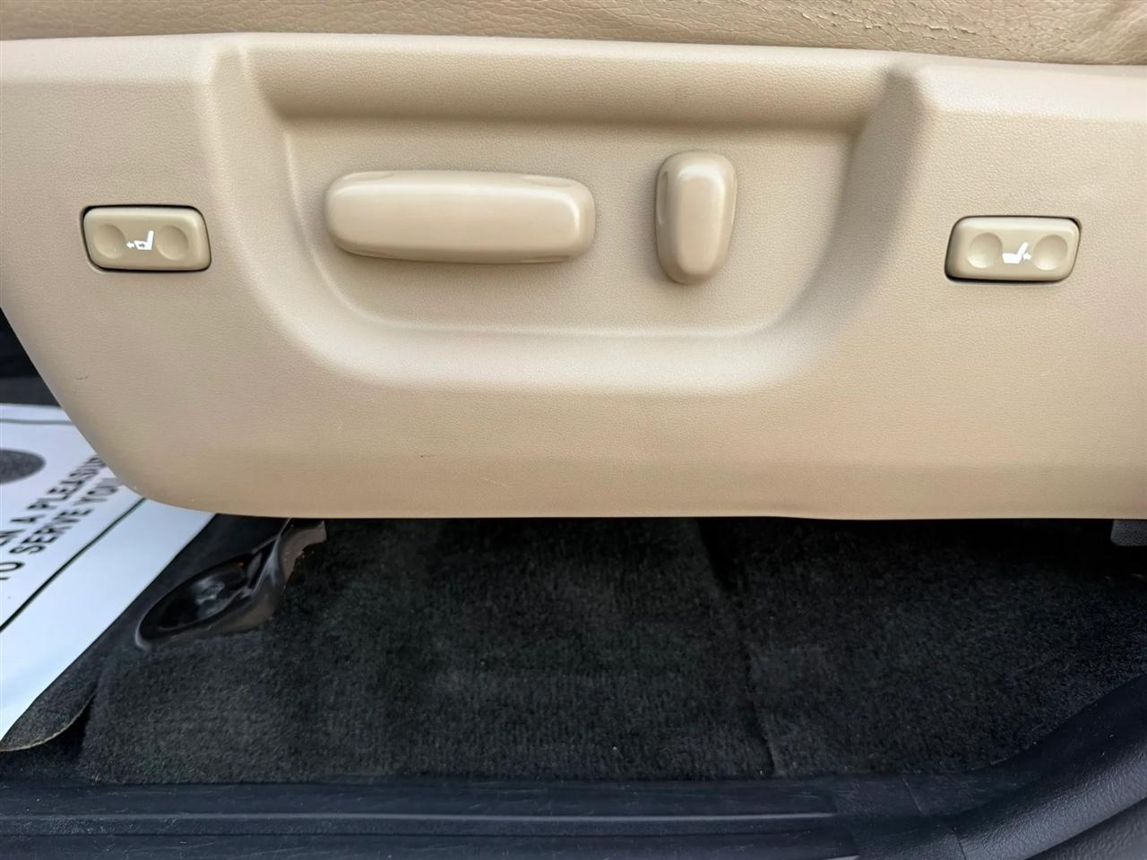 Toyota Sequoia Plantium 4WD FFV 2014