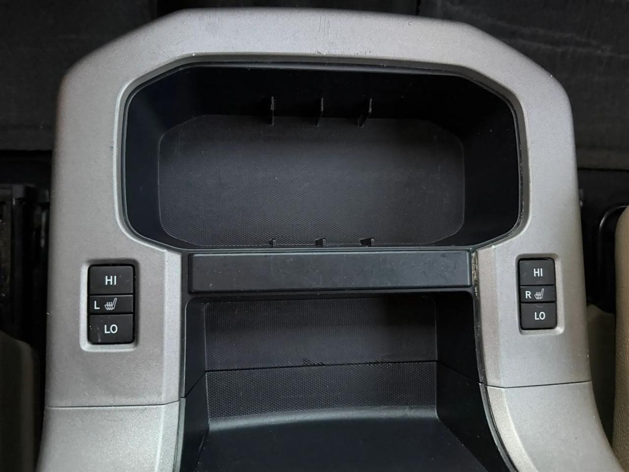 Toyota Sequoia Plantium 4WD FFV 2014