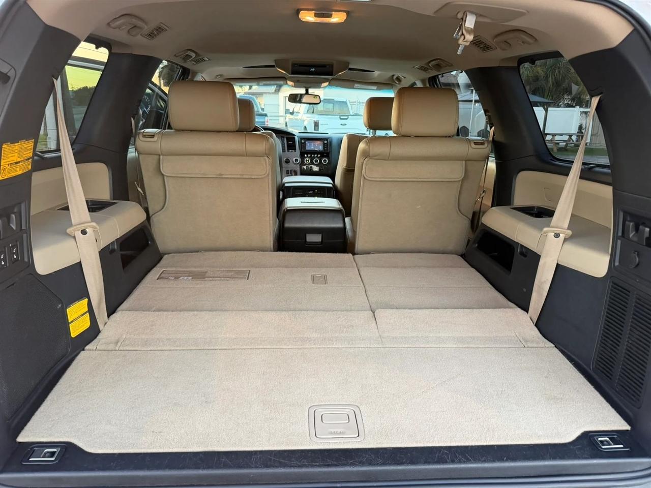 Toyota Sequoia Plantium 4WD FFV 2014
