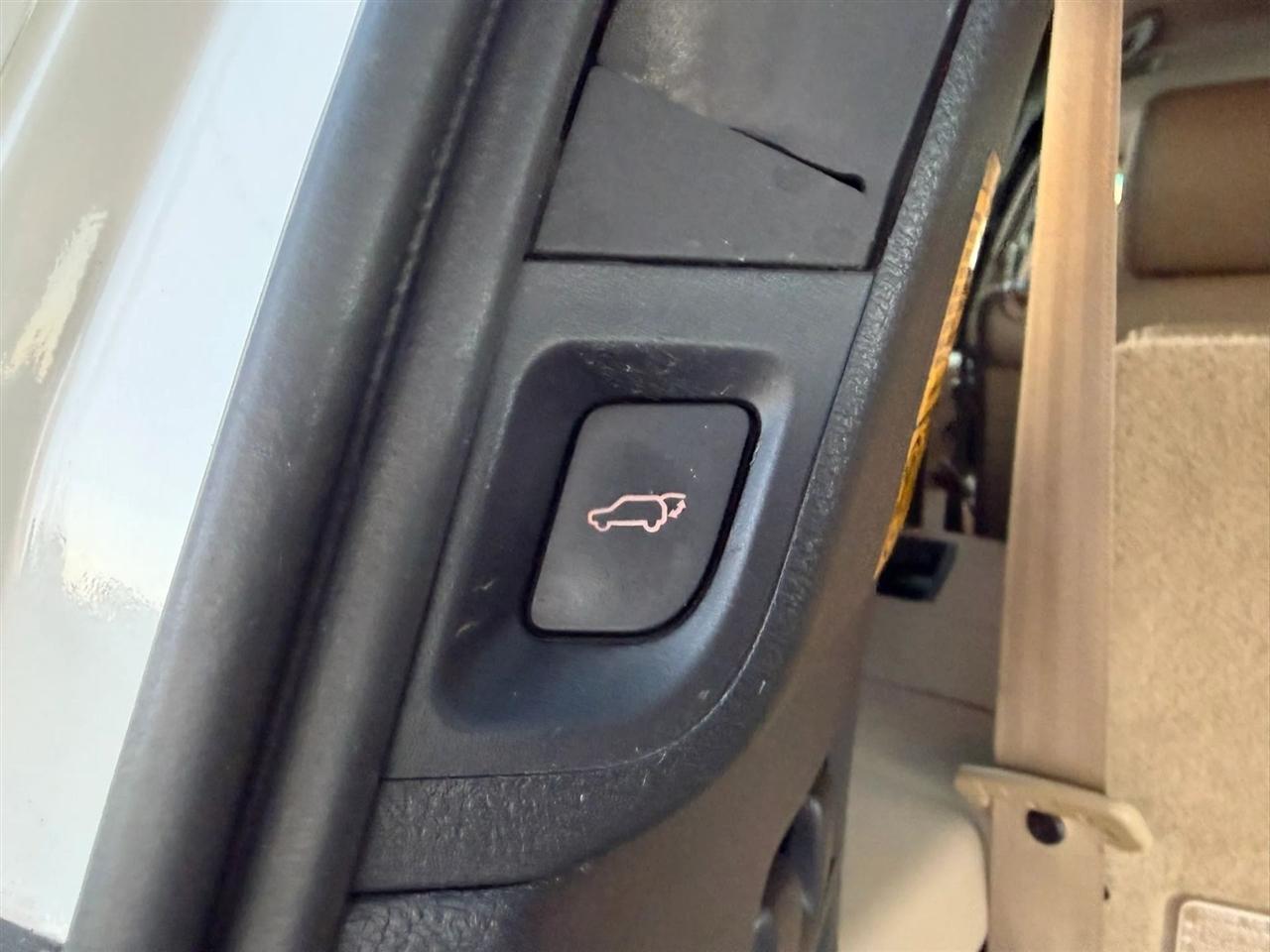Toyota Sequoia Plantium 4WD FFV 2014
