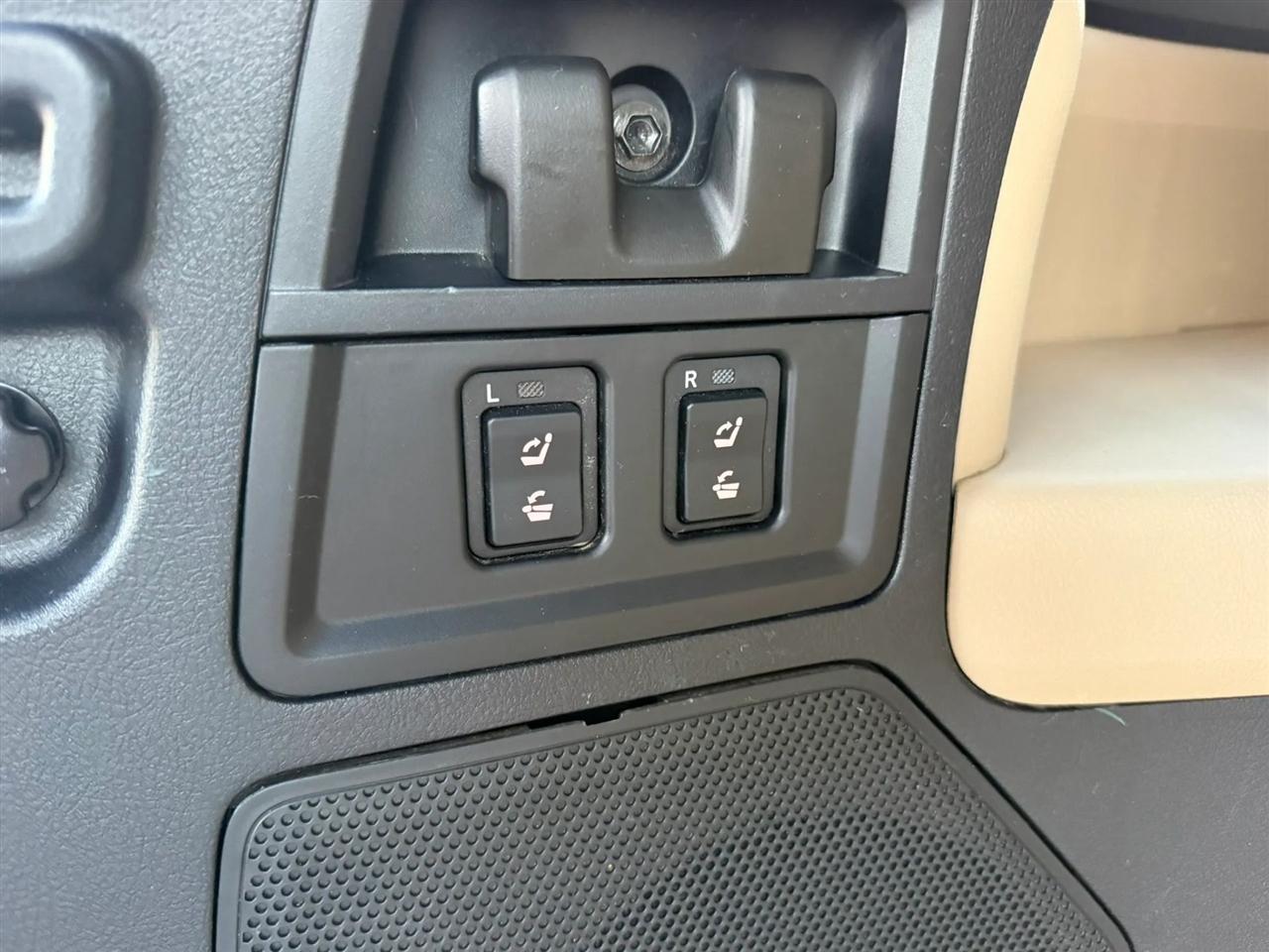 Toyota Sequoia Plantium 4WD FFV 2014