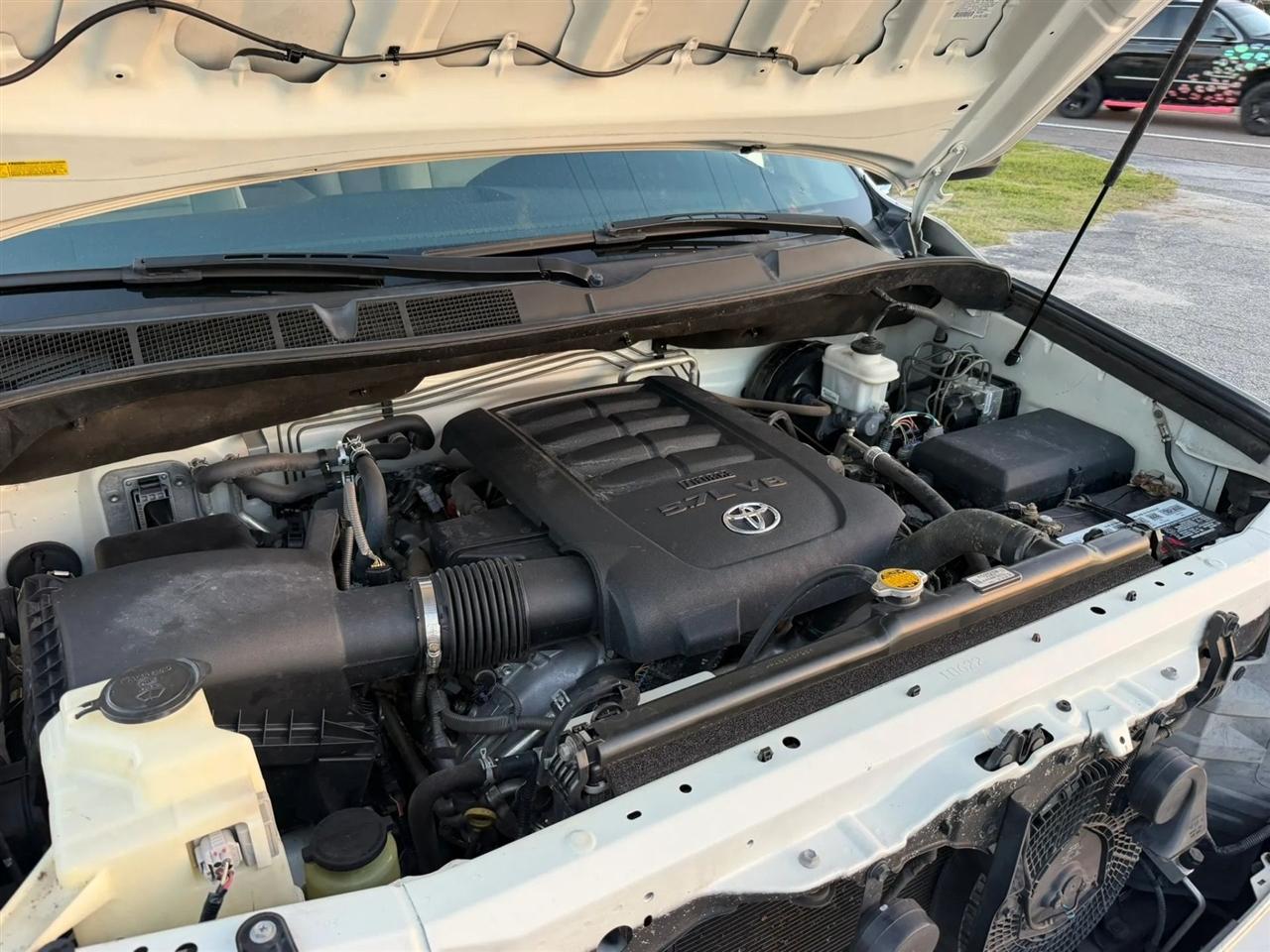 Toyota Sequoia Plantium 4WD FFV 2014