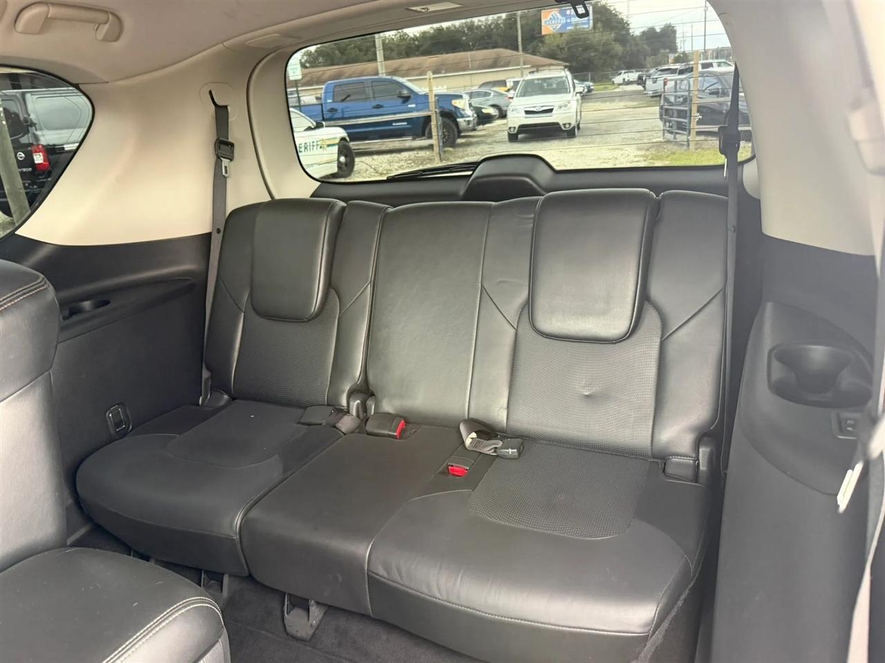 Nissan Armada Platinum AWD 2017