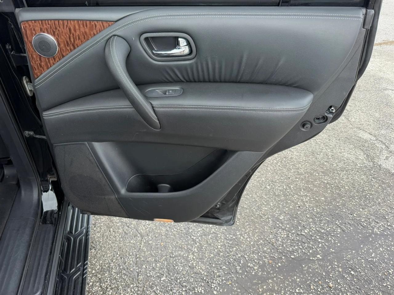 Nissan Armada Platinum AWD 2017