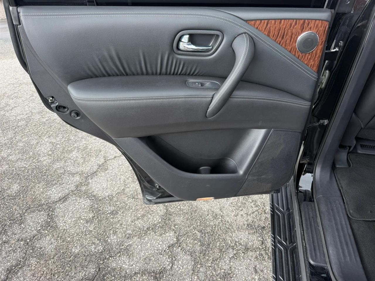 Nissan Armada Platinum AWD 2017