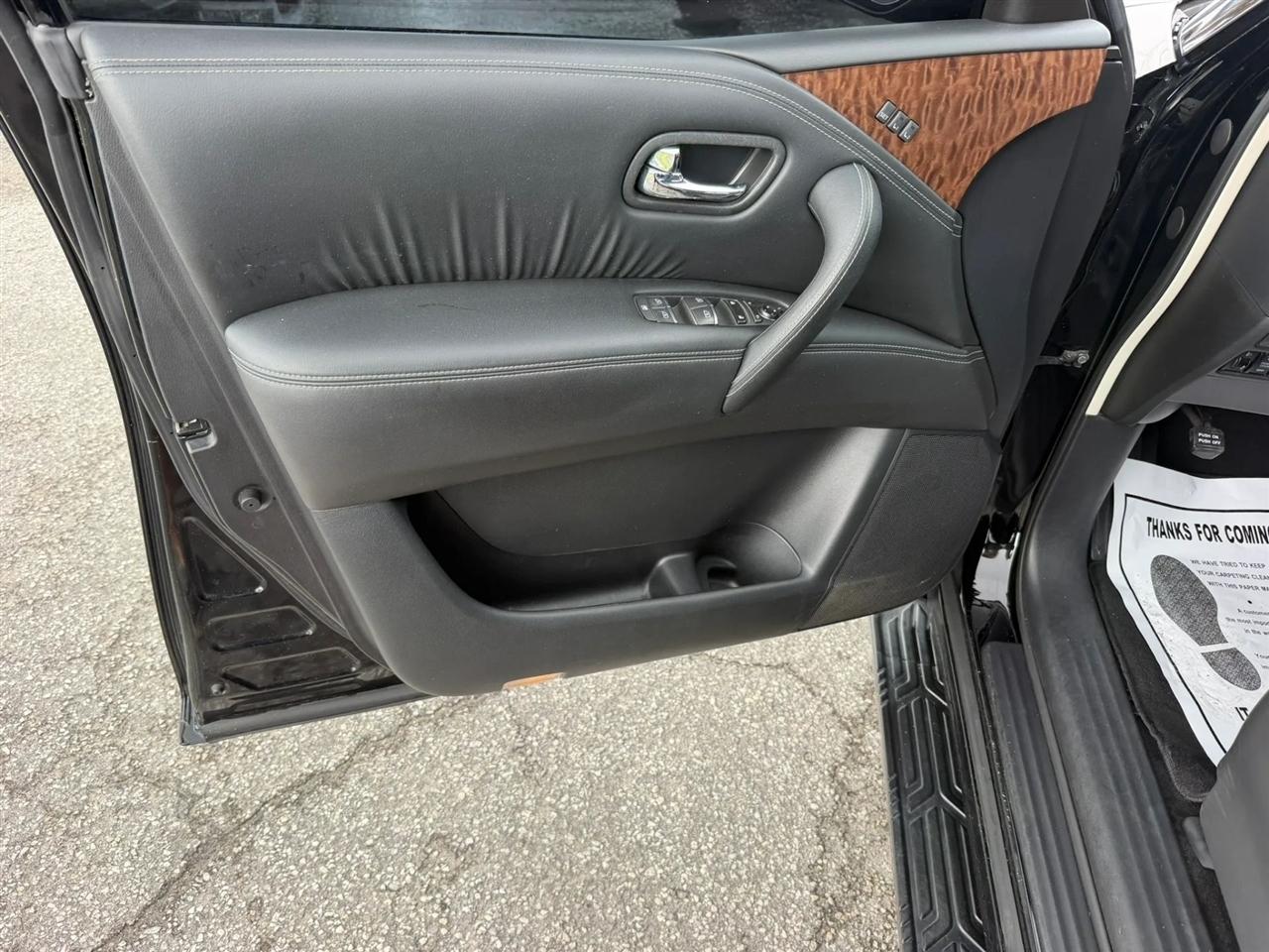 Nissan Armada Platinum AWD 2017