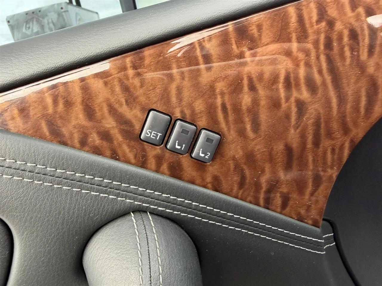 Nissan Armada Platinum AWD 2017