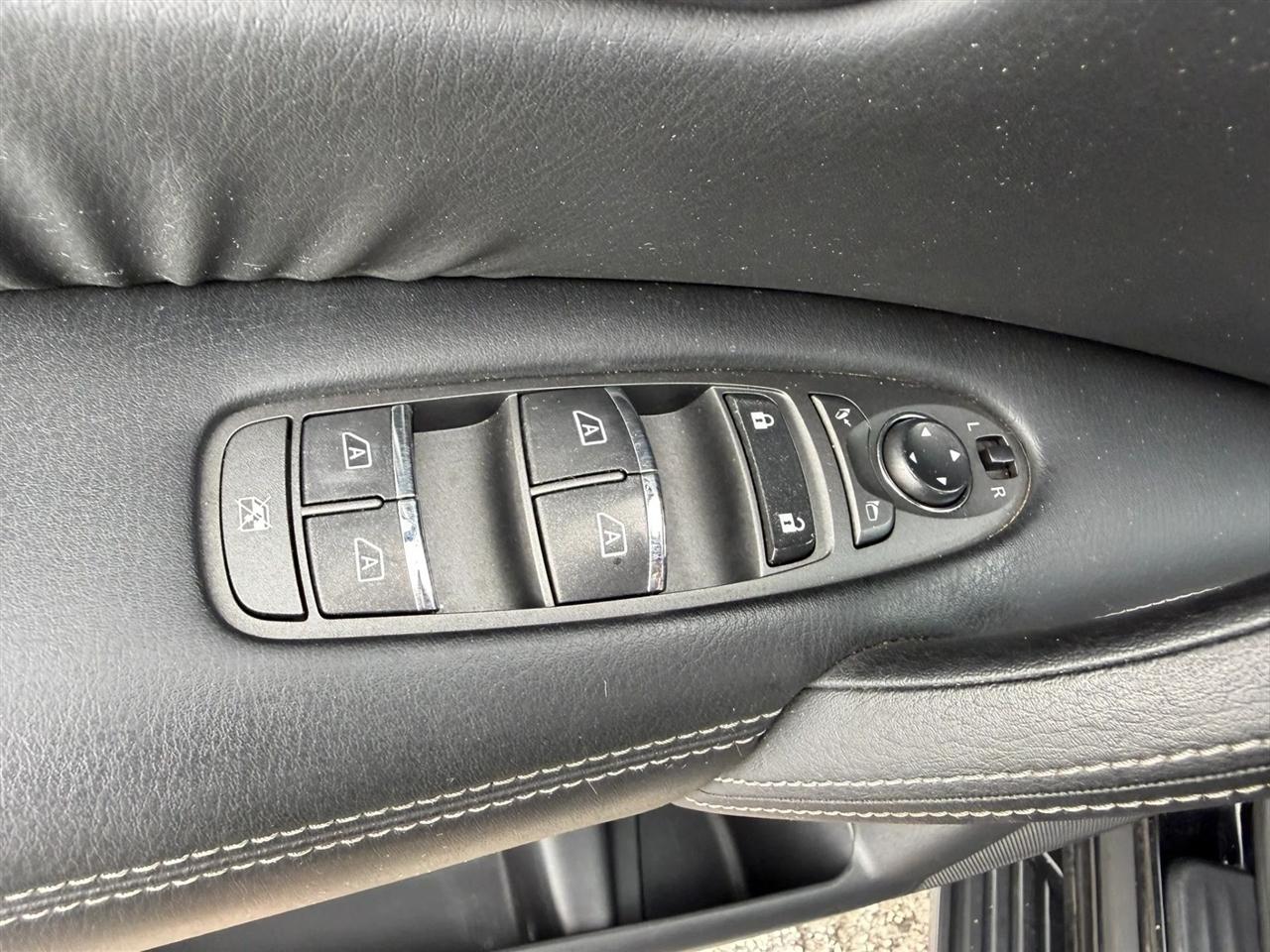 Nissan Armada Platinum AWD 2017