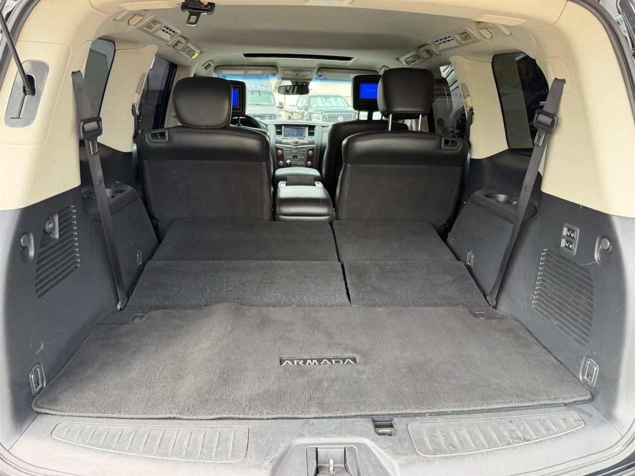 Nissan Armada Platinum AWD 2017