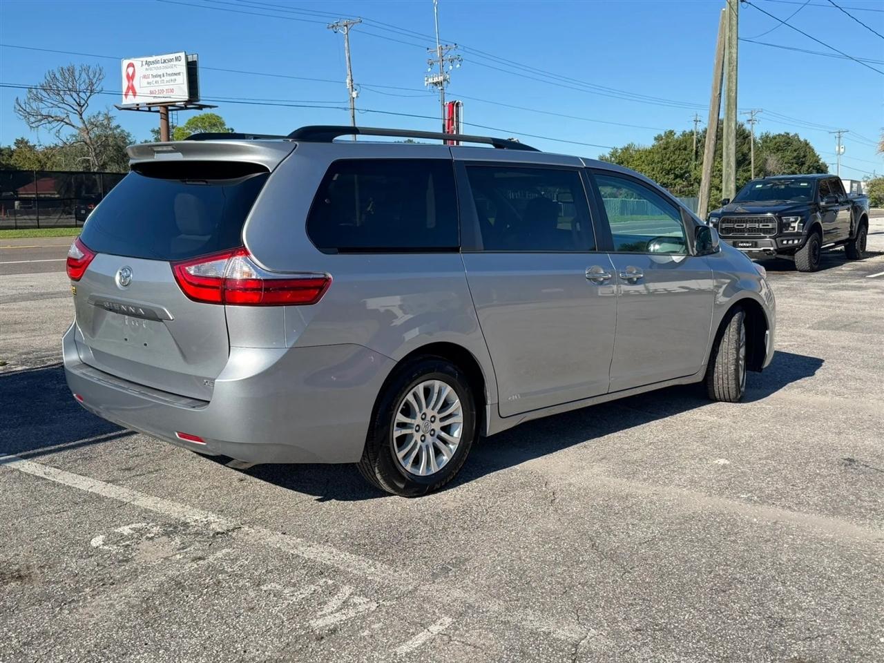 Toyota Sienna Limited Premium 7-Passenger 2017