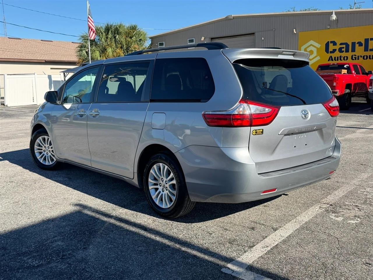 Toyota Sienna Limited Premium 7-Passenger 2017
