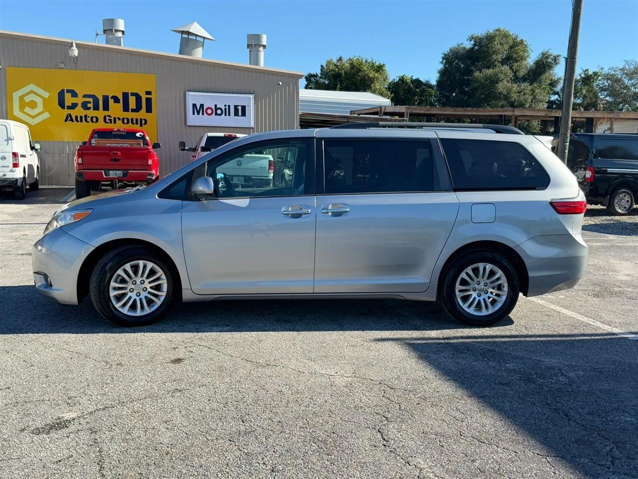 Toyota Sienna Limited Premium 7-Passenger 2017