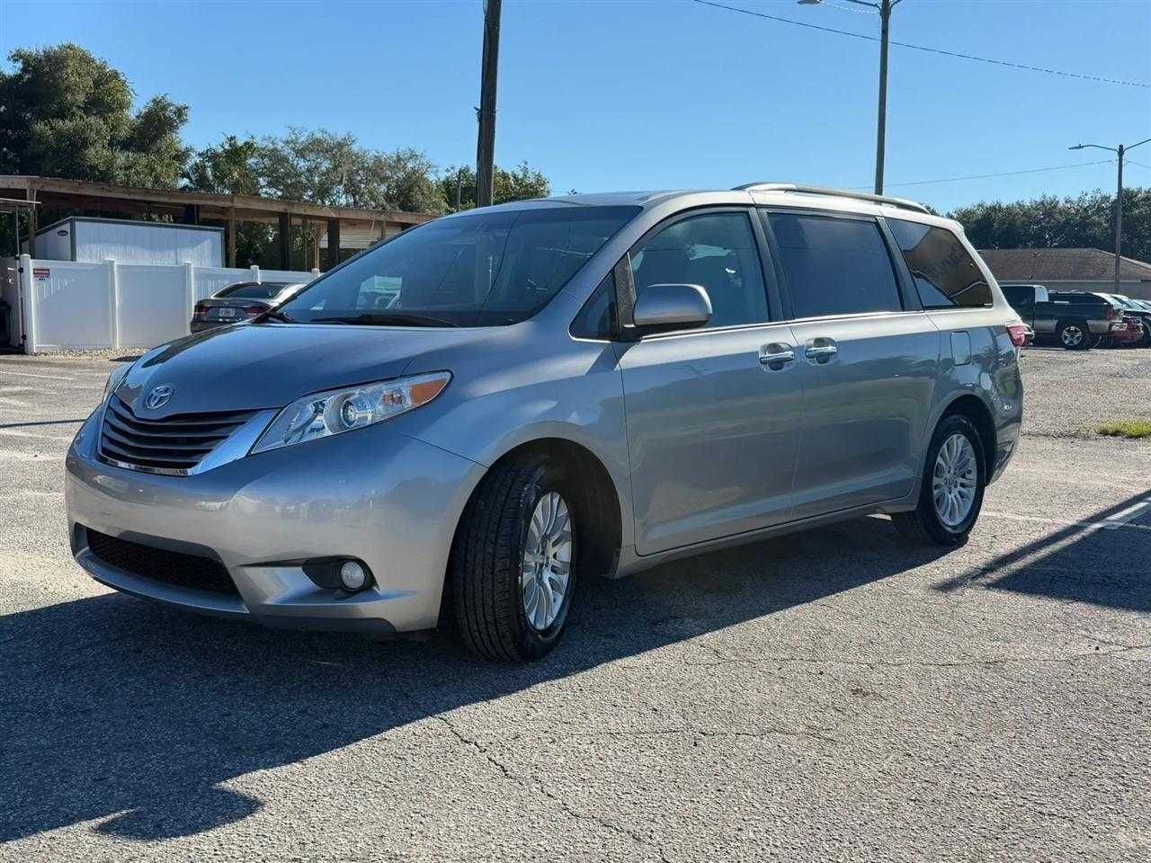 Toyota Sienna Limited Premium 7-Passenger 2017