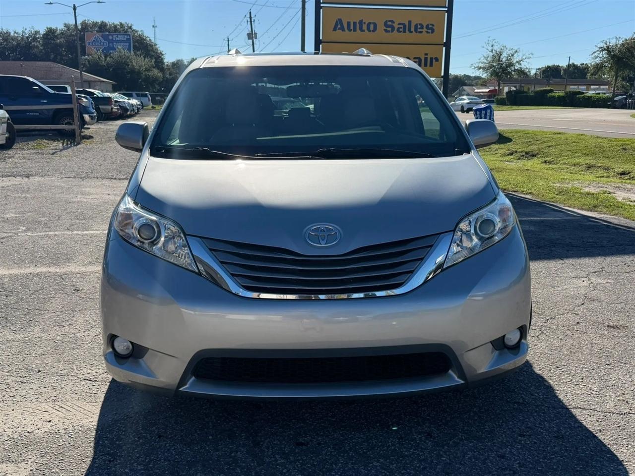 Toyota Sienna Limited Premium 7-Passenger 2017