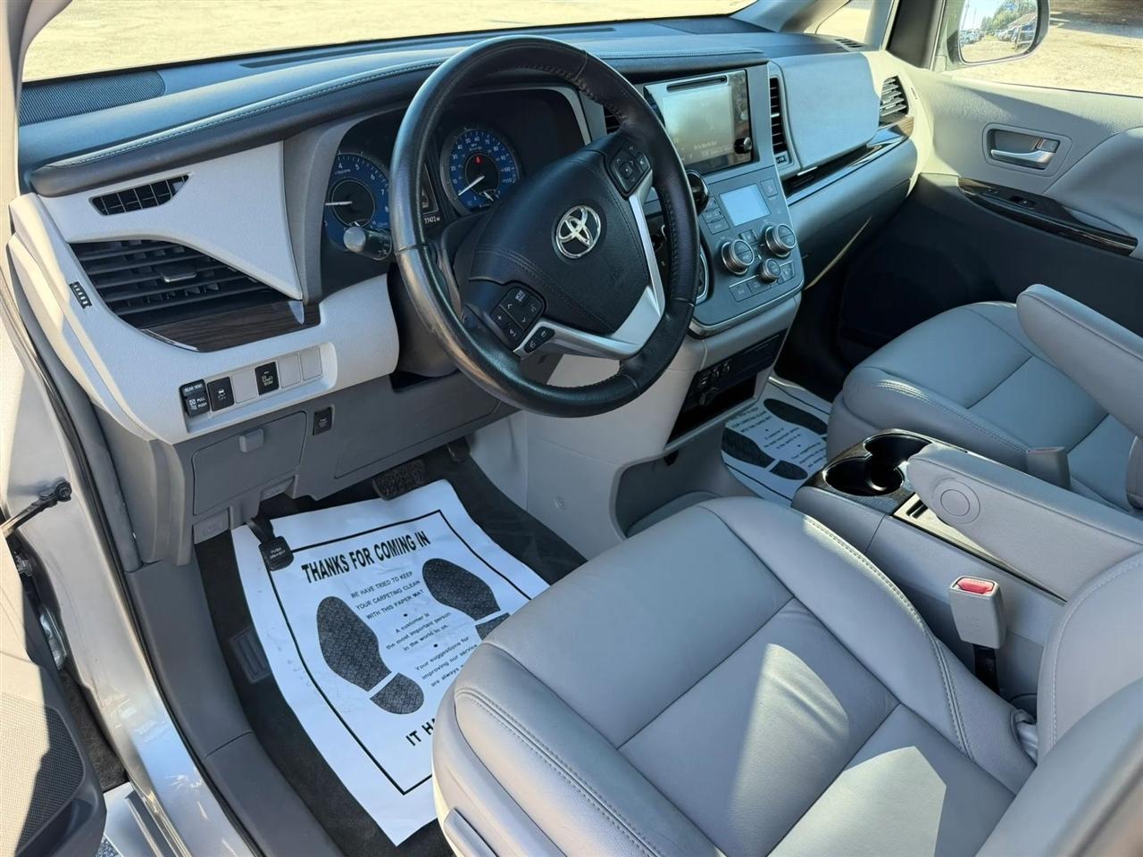 Toyota Sienna Limited Premium 7-Passenger 2017
