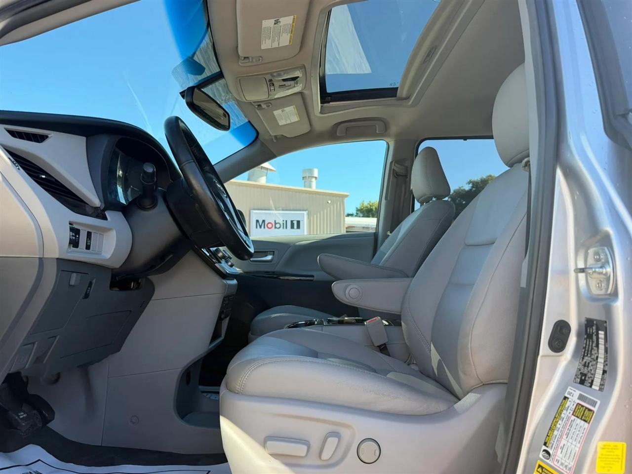 Toyota Sienna Limited Premium 7-Passenger 2017
