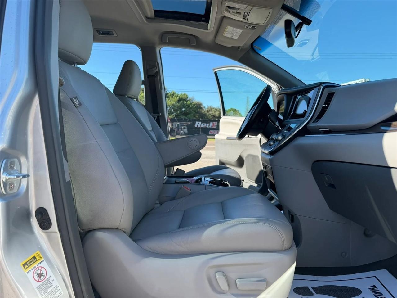 Toyota Sienna Limited Premium 7-Passenger 2017