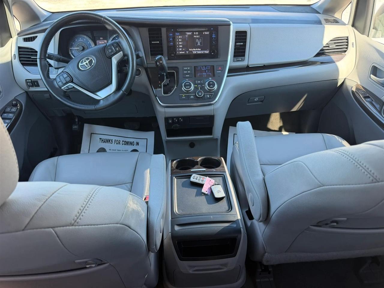 Toyota Sienna Limited Premium 7-Passenger 2017