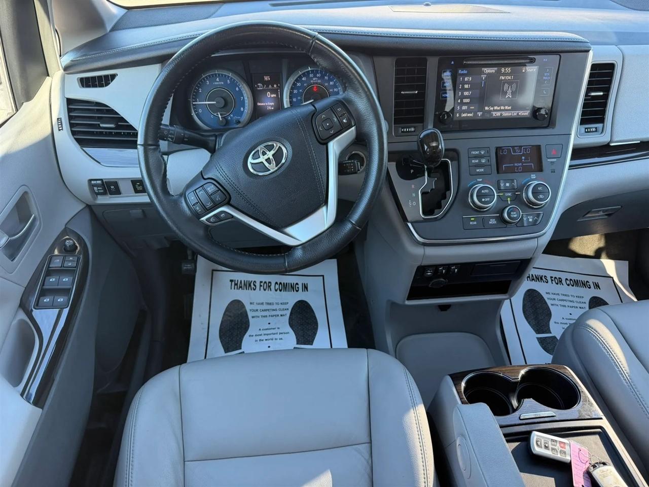 Toyota Sienna Limited Premium 7-Passenger 2017