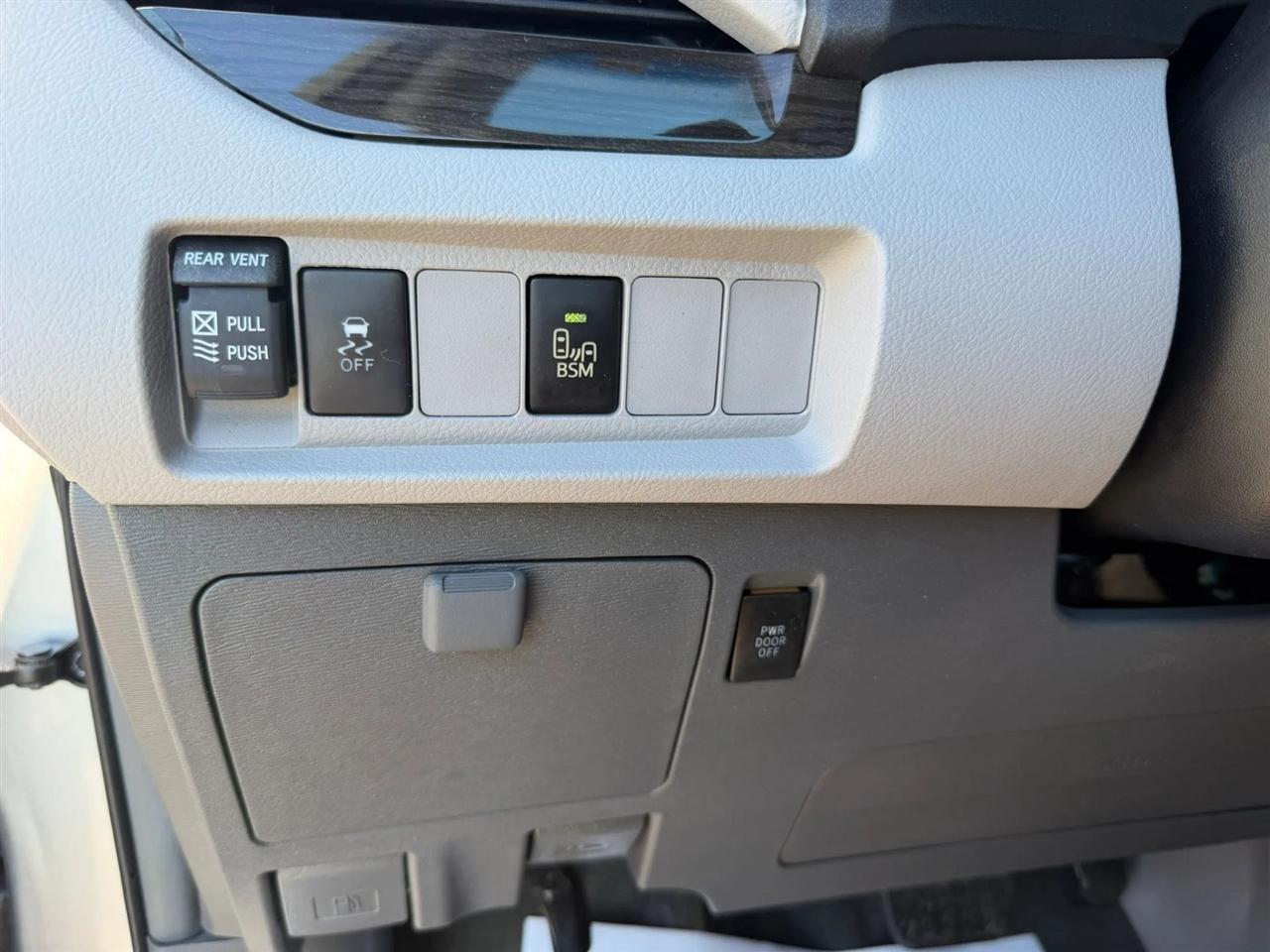 Toyota Sienna Limited Premium 7-Passenger 2017