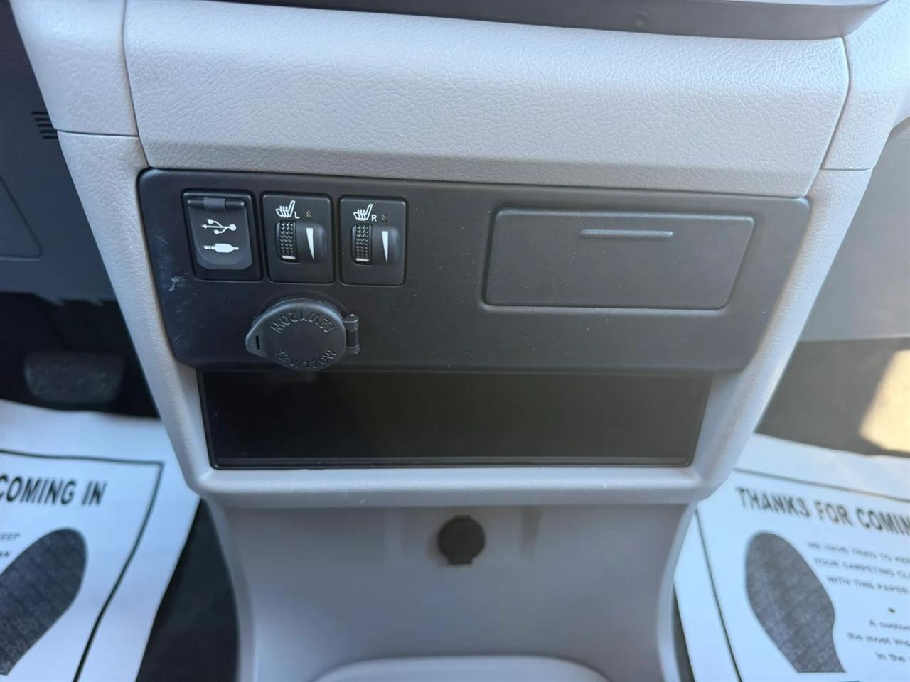 Toyota Sienna Limited Premium 7-Passenger 2017