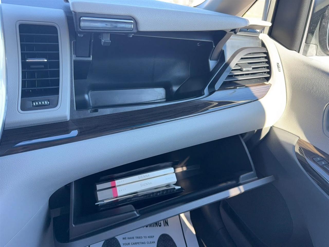 Toyota Sienna Limited Premium 7-Passenger 2017