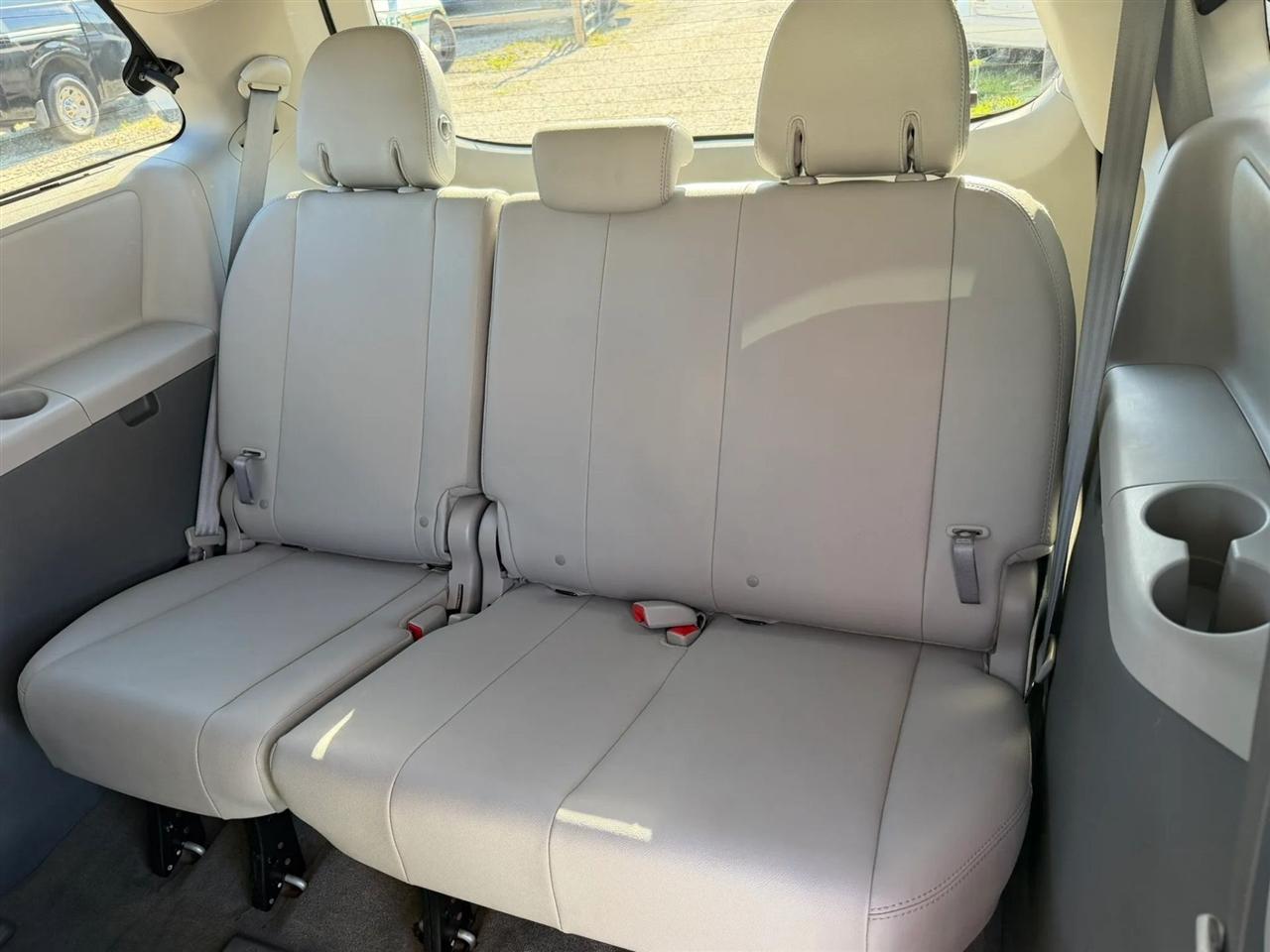 Toyota Sienna Limited Premium 7-Passenger 2017