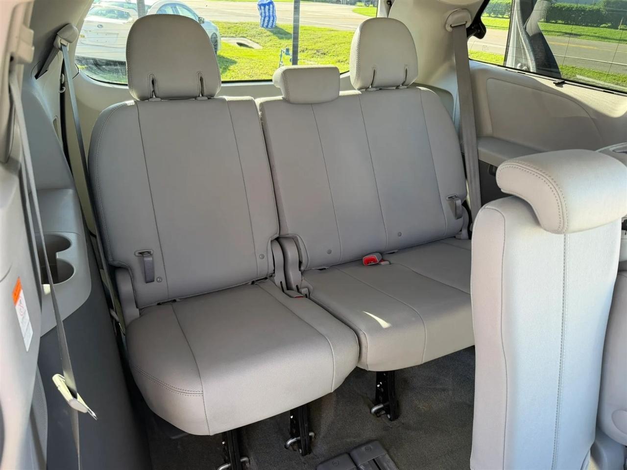 Toyota Sienna Limited Premium 7-Passenger 2017