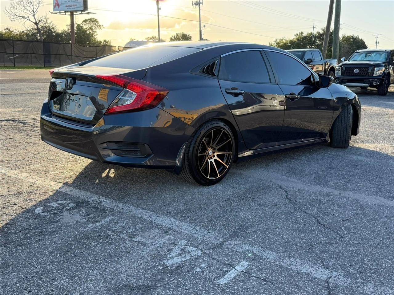 Honda Civic LX Sedan 6MT 2018