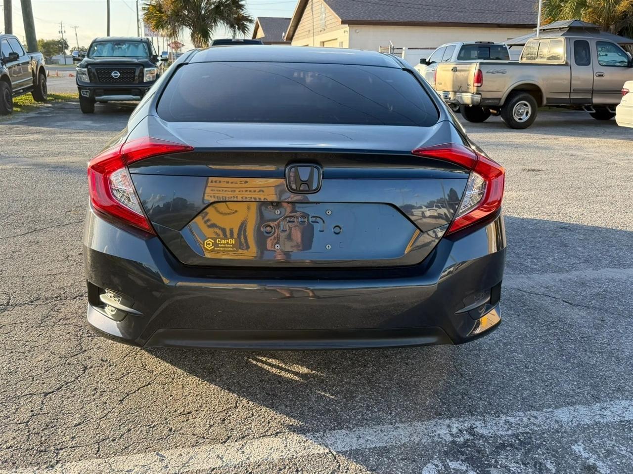 Honda Civic LX Sedan 6MT 2018