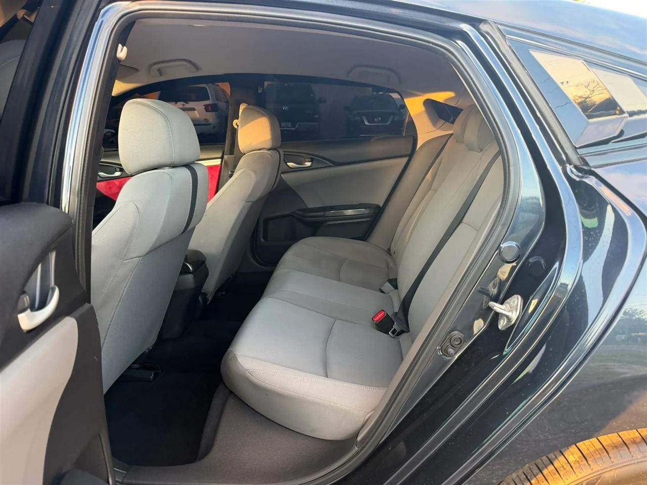 Honda Civic LX Sedan 6MT 2018