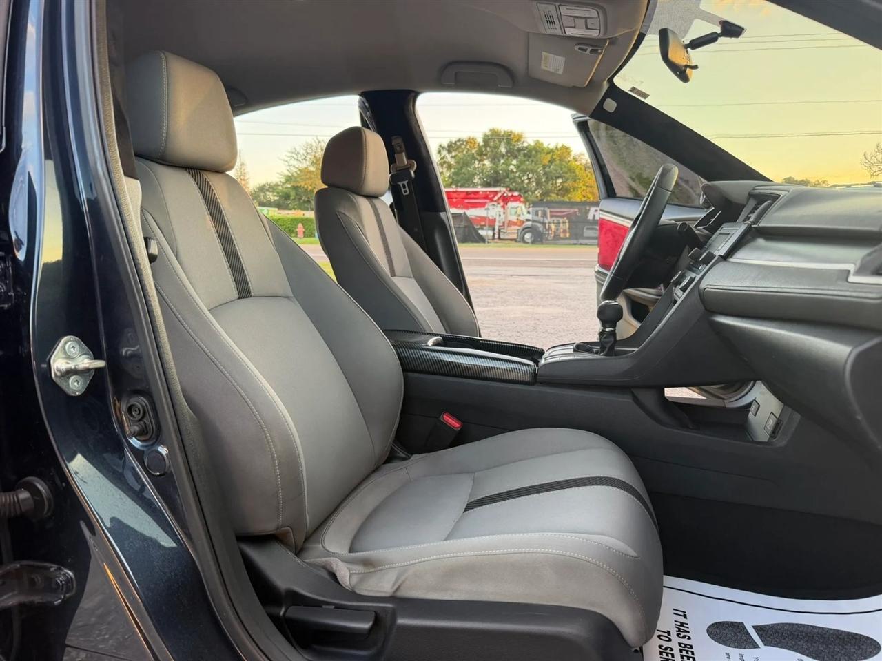 Honda Civic LX Sedan 6MT 2018