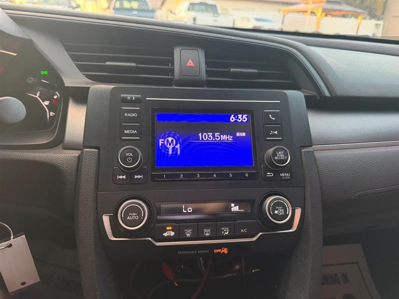 Honda Civic LX Sedan 6MT 2018