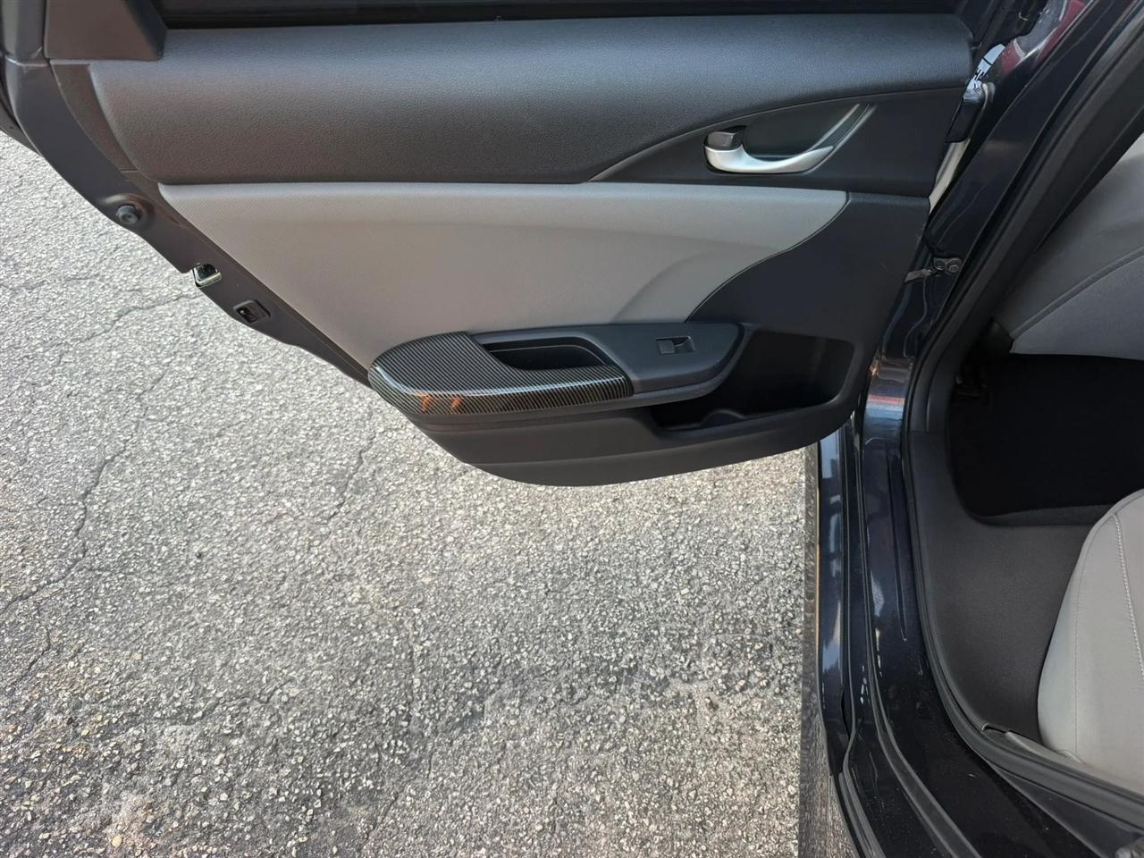 Honda Civic LX Sedan 6MT 2018