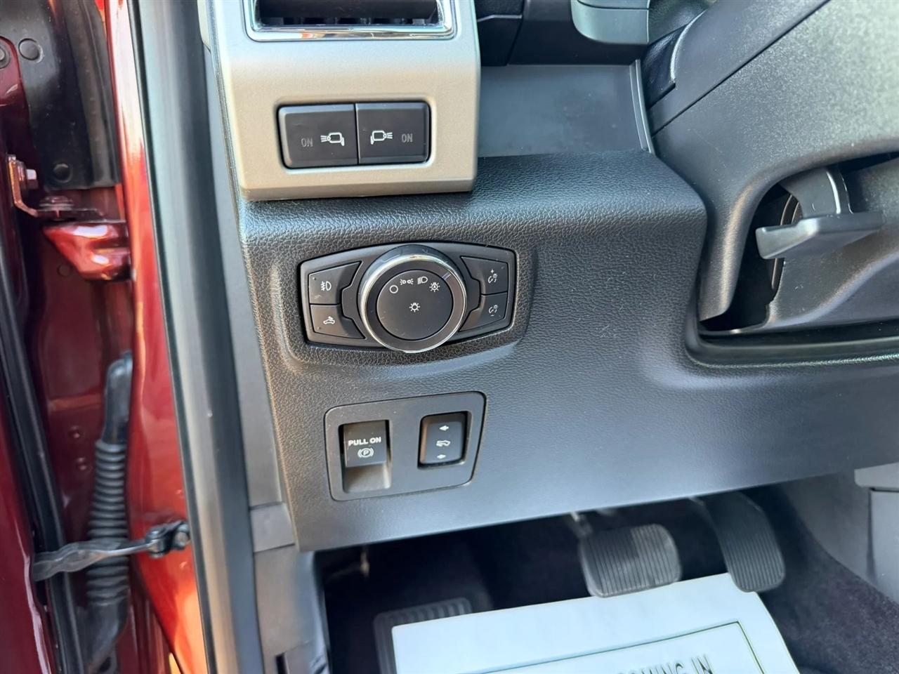 Ford F-150 Lariat SuperCrew 5.5-ft. Bed 4WD 2015