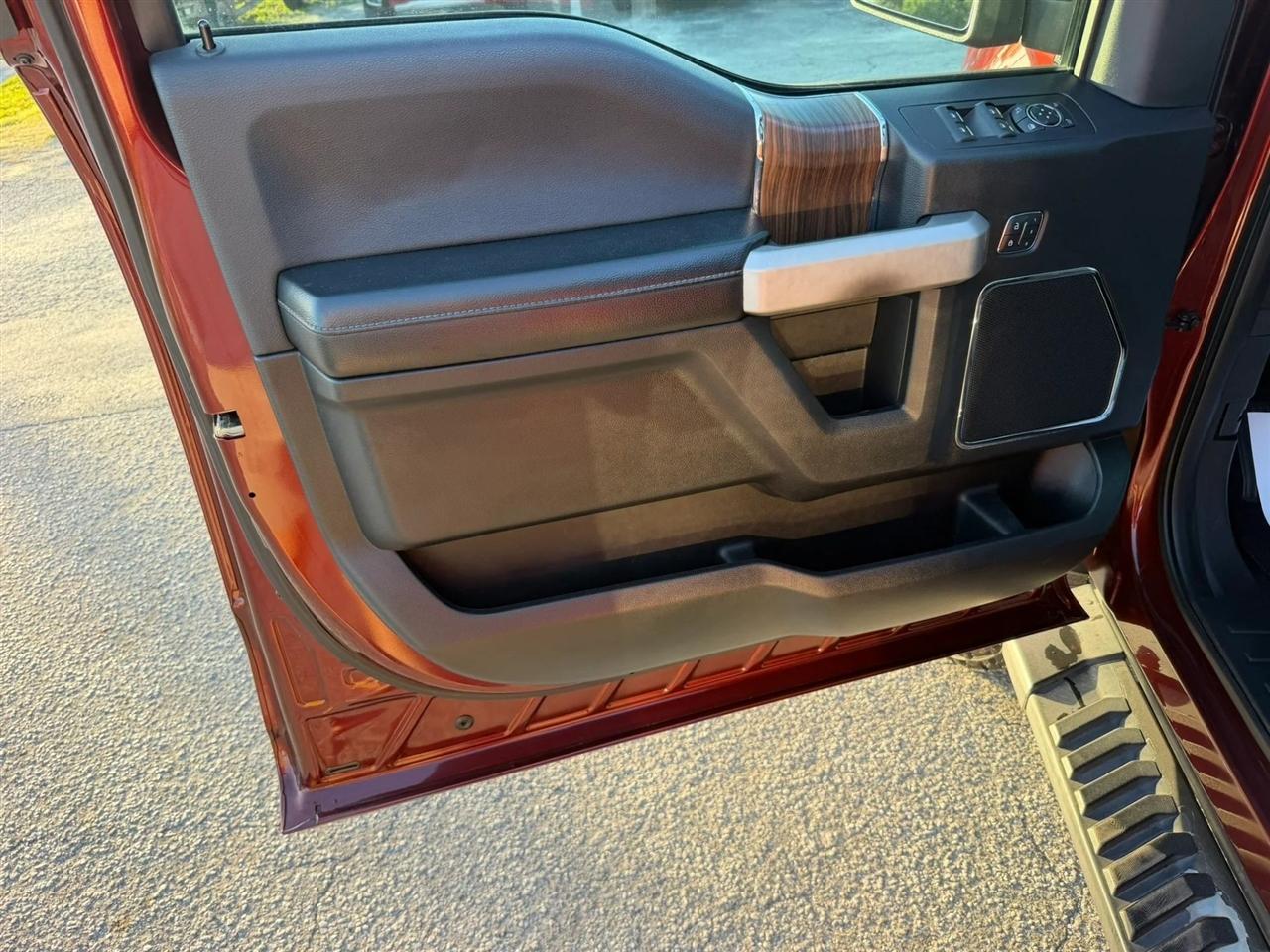 Ford F-150 Lariat SuperCrew 5.5-ft. Bed 4WD 2015