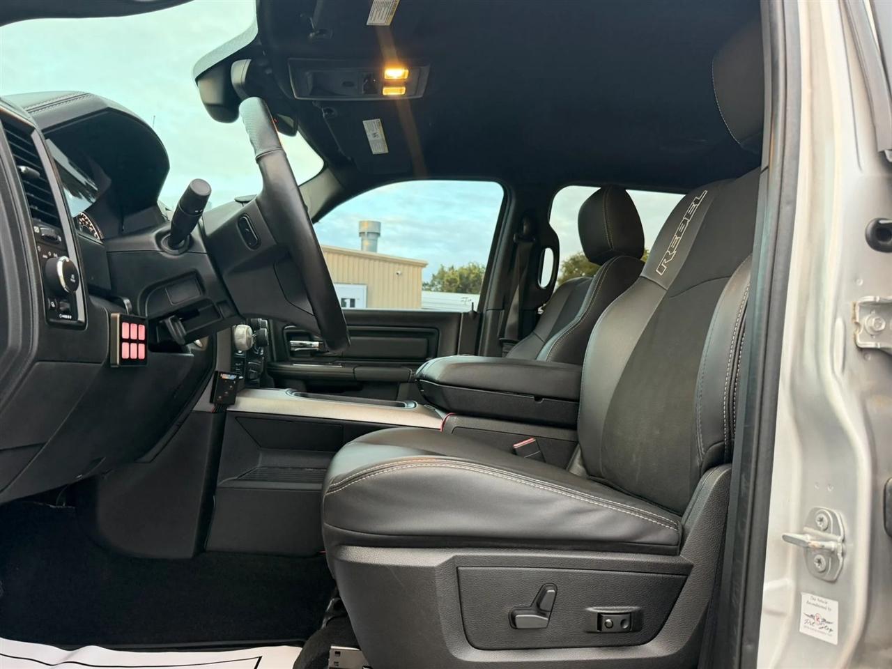 RAM 1500 Rebel Crew Cab SWB 4WD 2017