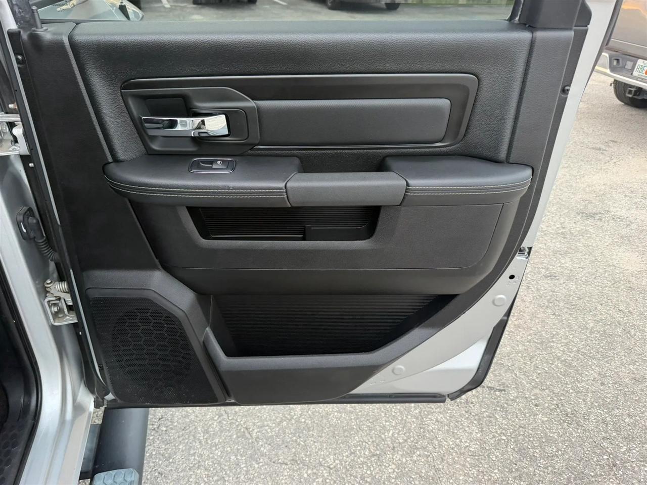 RAM 1500 Rebel Crew Cab SWB 4WD 2017