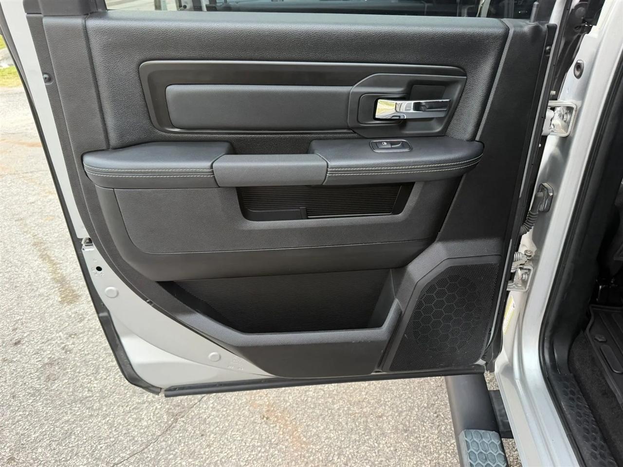 RAM 1500 Rebel Crew Cab SWB 4WD 2017