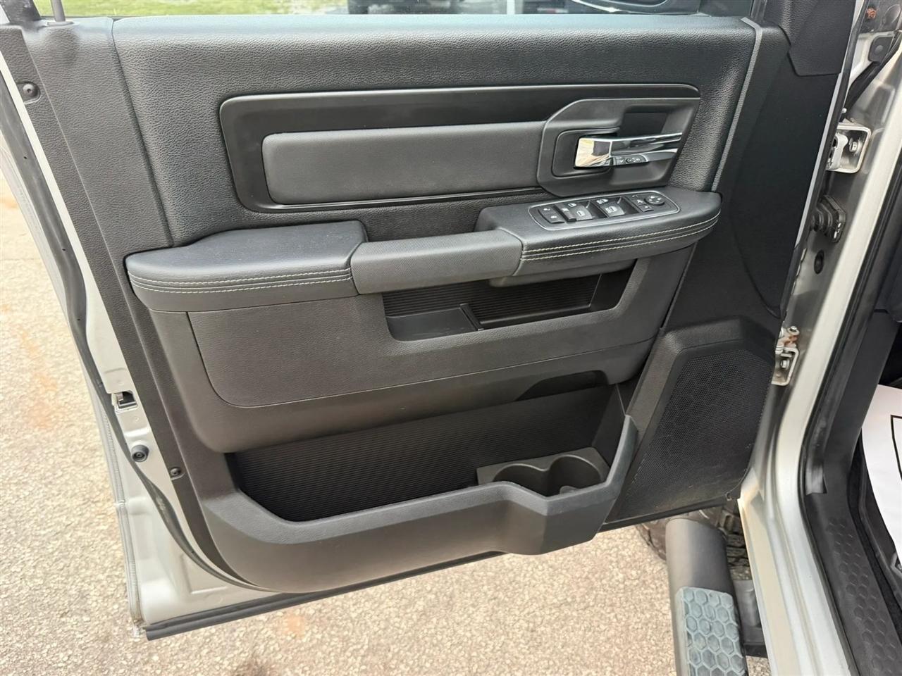RAM 1500 Rebel Crew Cab SWB 4WD 2017