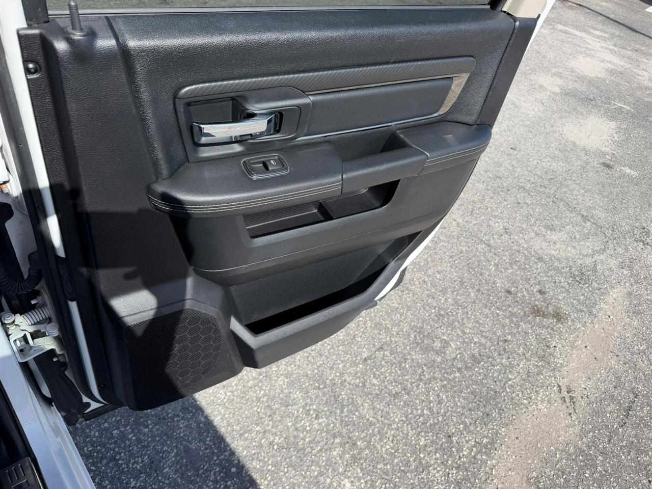 RAM 1500 Sport Crew Cab SWB 2WD 2016