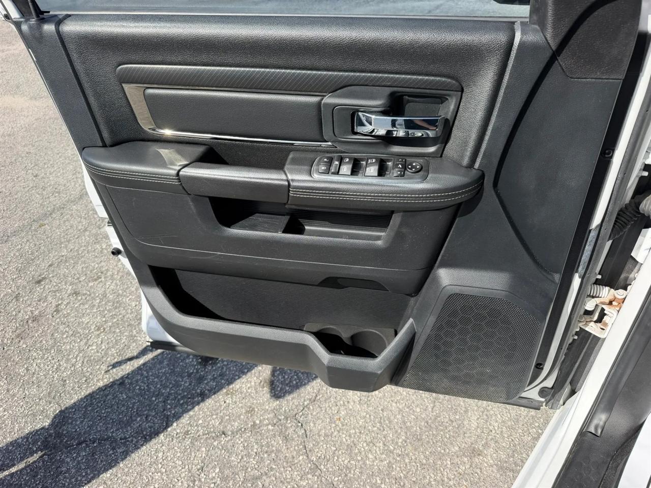 RAM 1500 Sport Crew Cab SWB 2WD 2016