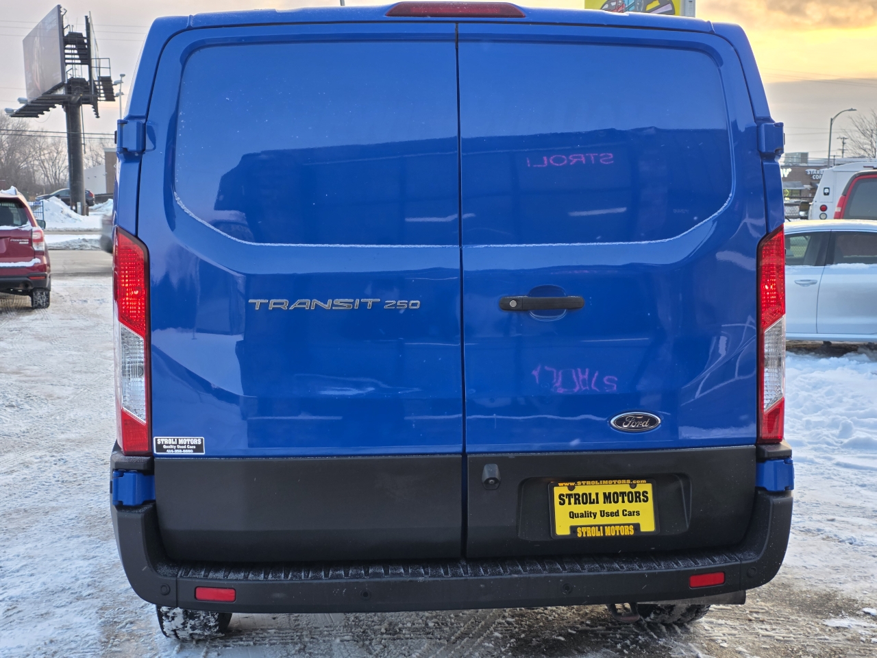 Ford Transit 250 Van Low Roof w/Sliding Pass. 130-in. WB 2020