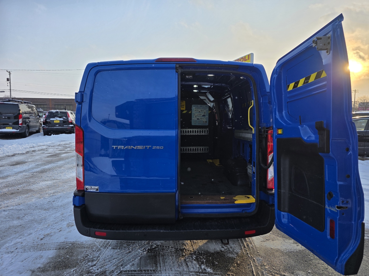 Ford Transit 250 Van Low Roof w/Sliding Pass. 130-in. WB 2020