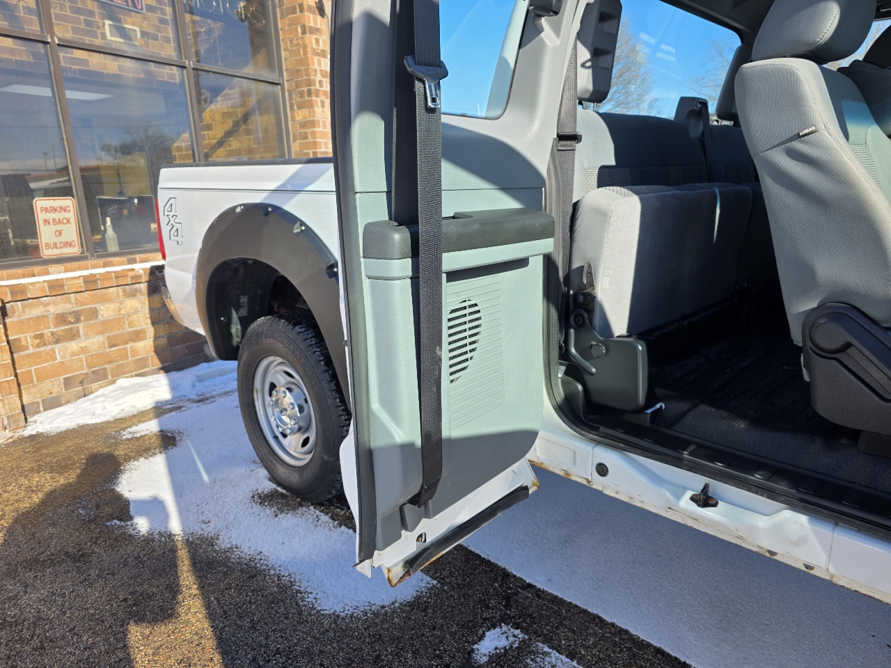 Ford F-250 SD XL SuperCab 4WD 2015