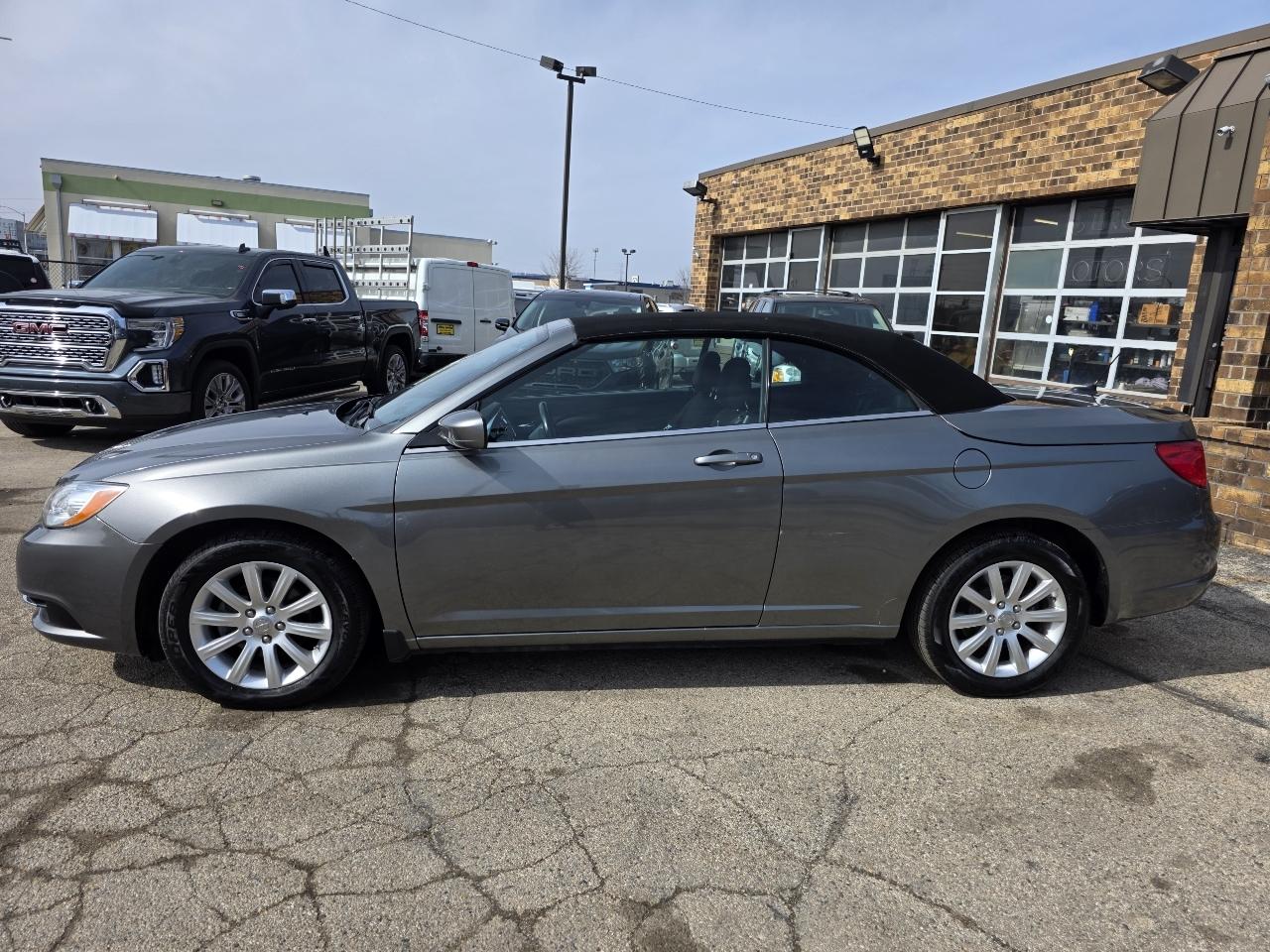 Chrysler 200 Touring Convertible 2012