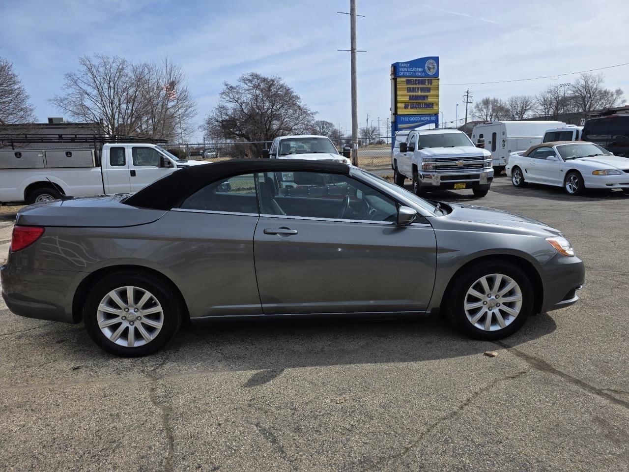 Chrysler 200 Touring Convertible 2012