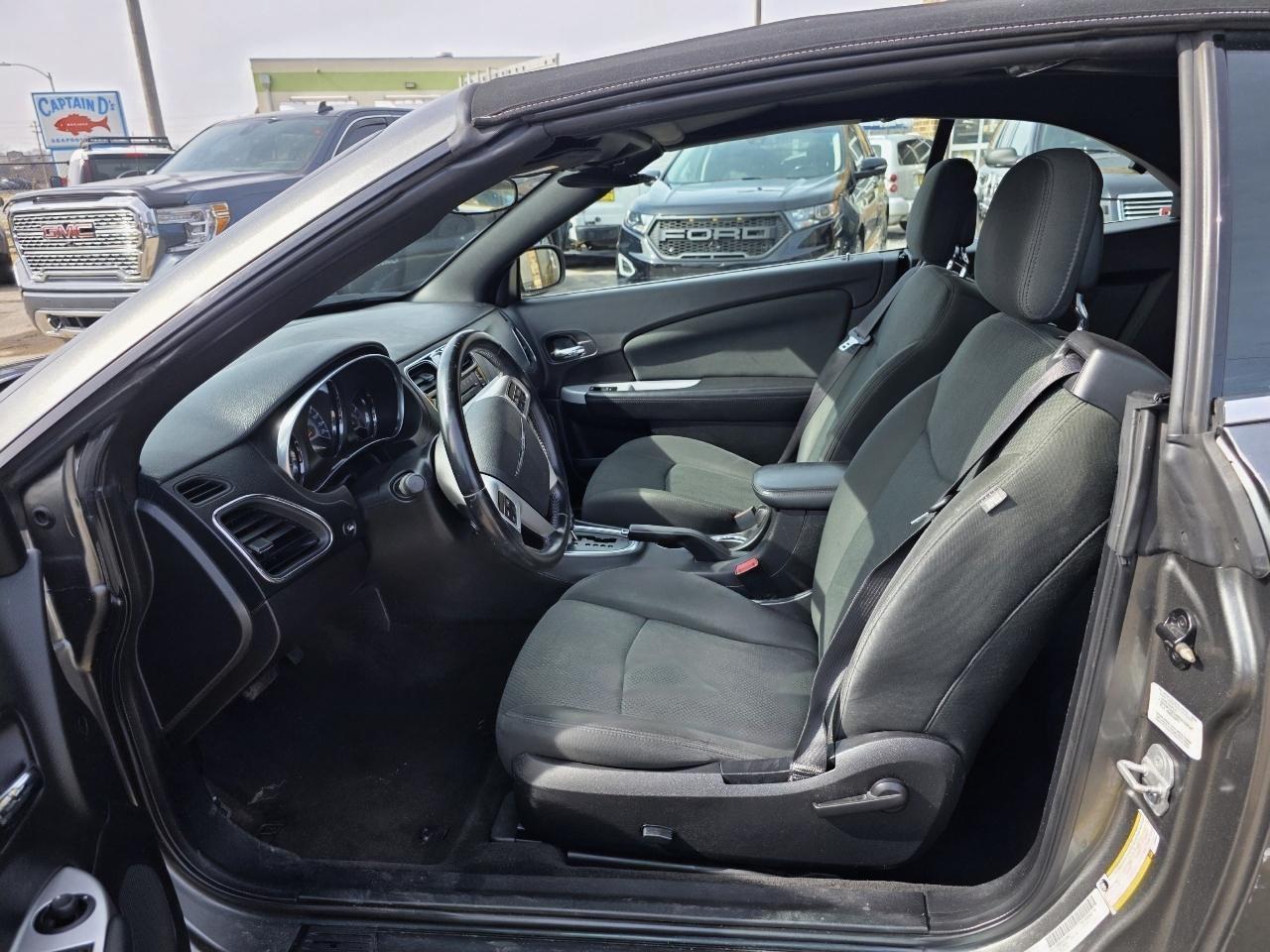 Chrysler 200 Touring Convertible 2012